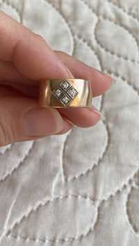 Кольцо женское золотое с бриллиантами