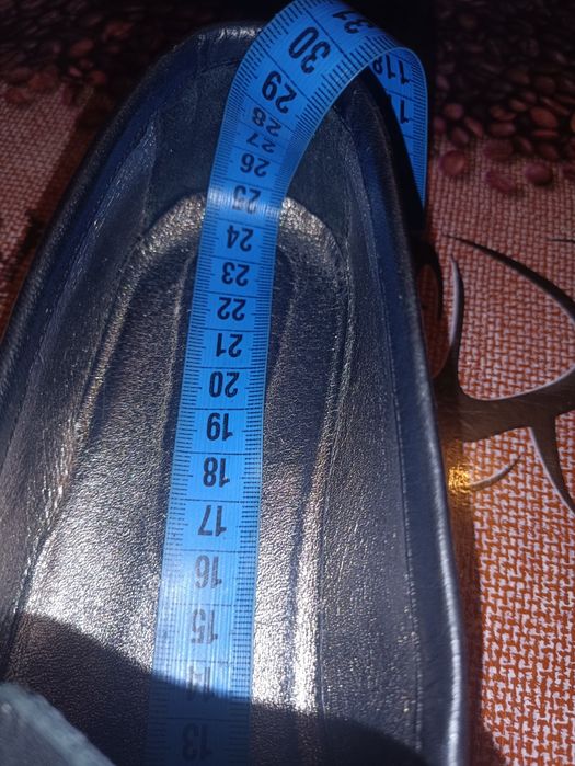 Легкі і зручні шкіряні туфлі ( черевики)