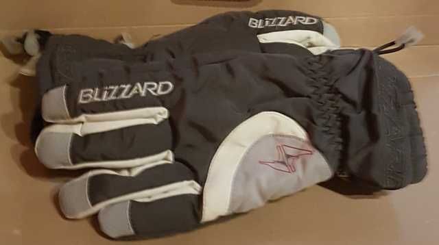 zimowa rozrywka: narty i dodatki