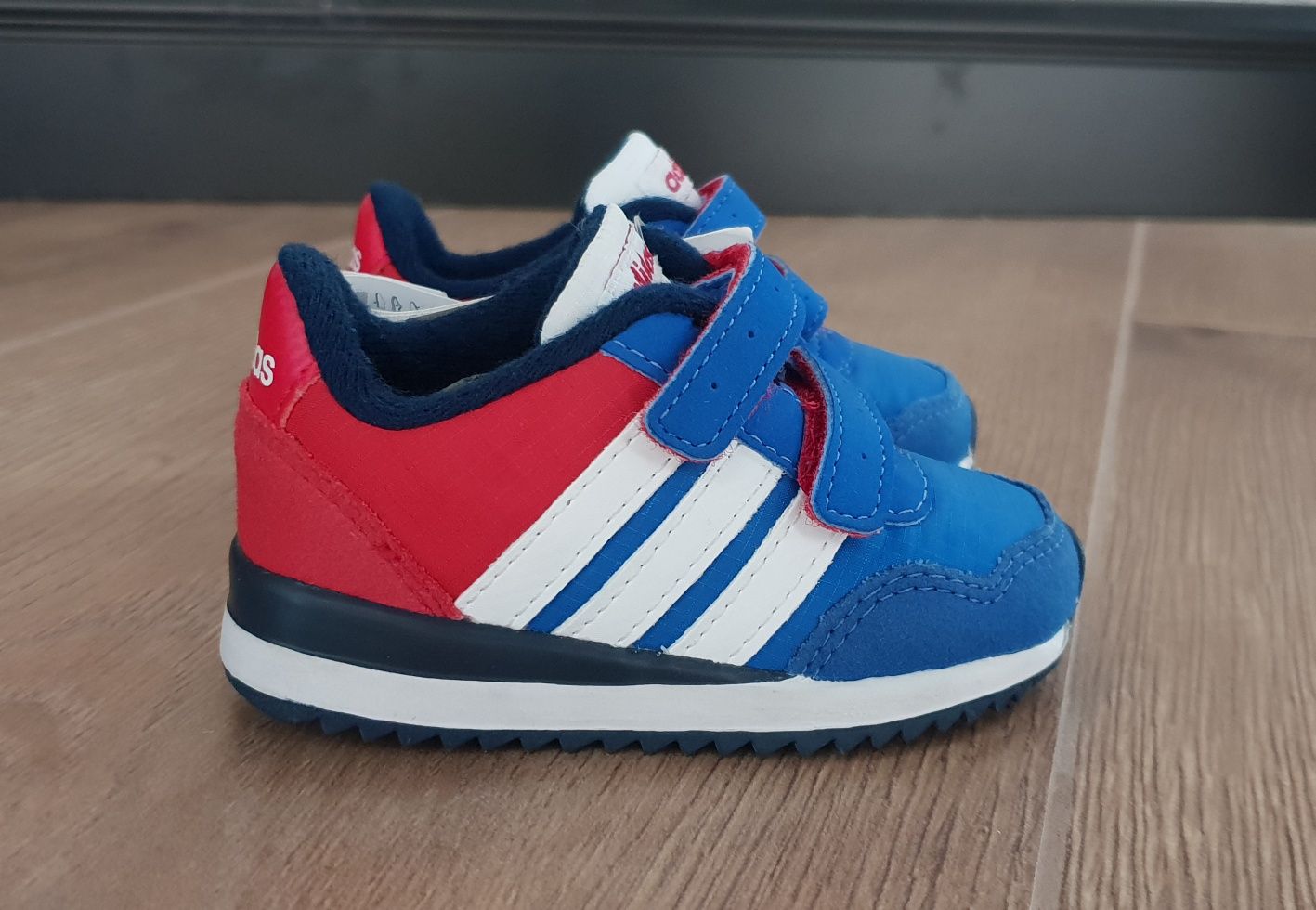 Adidas buty dziecięce 18