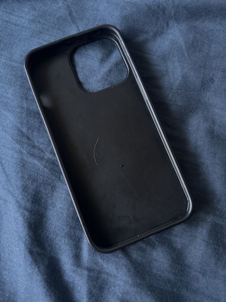 Czarny case na iphone 13 pro