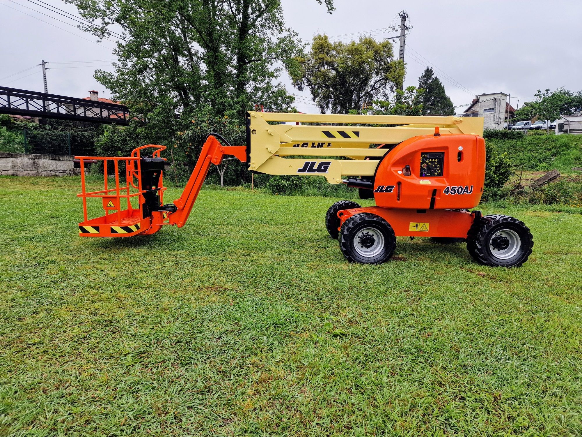 Plataforma elevatória jlg 16 m