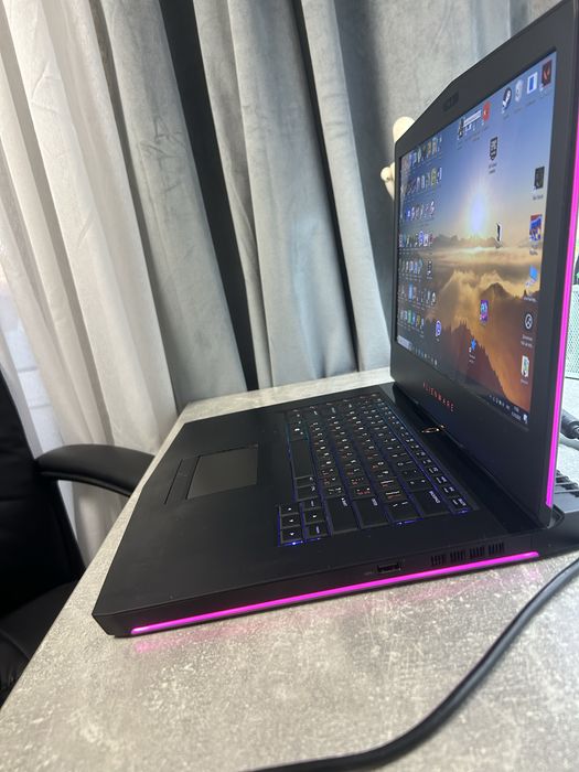 Dell Alinware 15r3+ миша Logitech