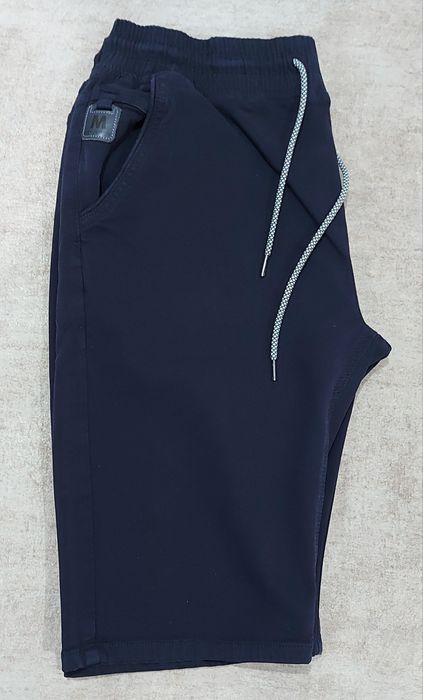 Granatowe spodenki męskie