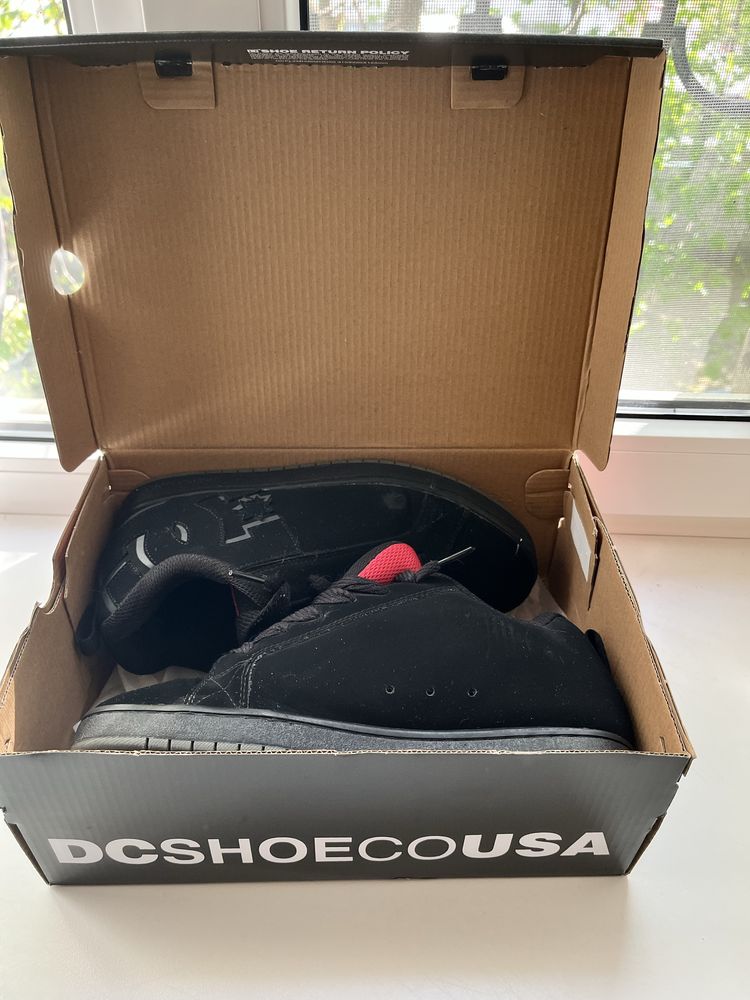 продам кроссовки MEN'S COURT GRAFFIK SHOES