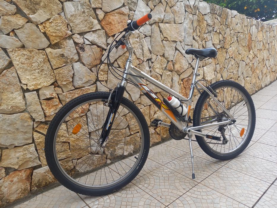 Bicicleta de senhora, BH, roda 26", em alumínio.