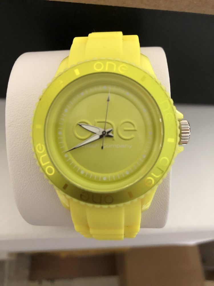 Relogio one amarelo