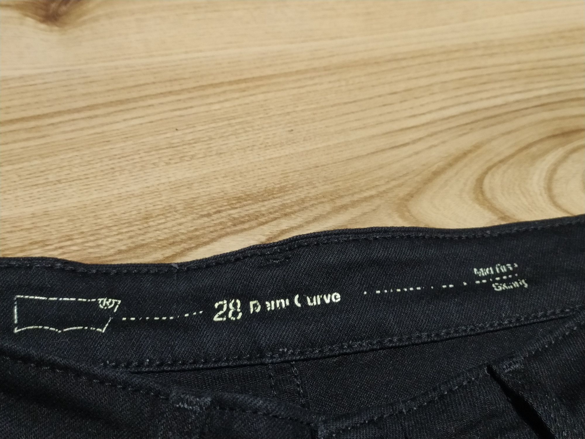 Czarne Damskie Spodnie Dżinsowe Jeansowe Levi's Mid Rise Skinny Fit