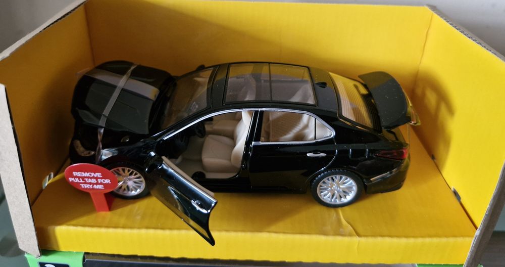 Модель металева Тойота Камри Toyota Camry, масштаб 1:34, світло, звук