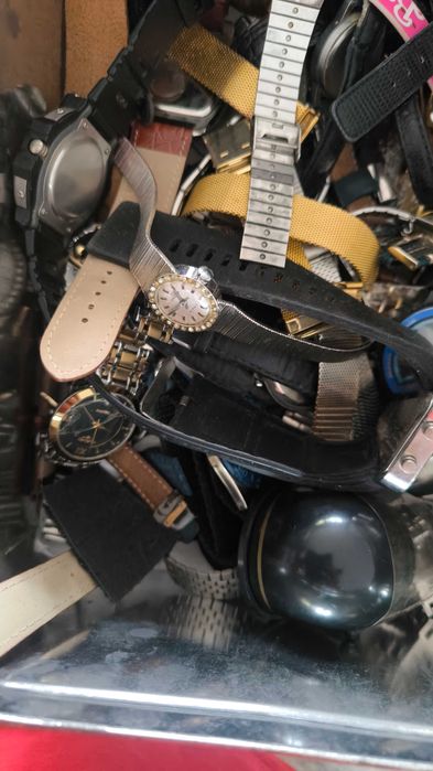 Mix zegarków na baterie