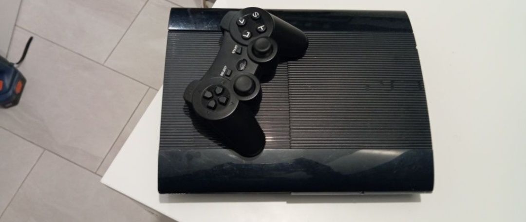 PS3 Super Slim com 2000 jogos