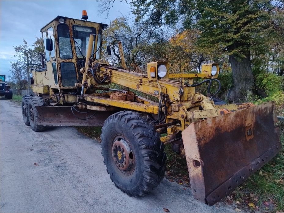 Продам автогрейдер ДЗ 180