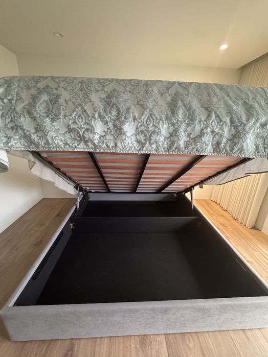 Sommier/Cama 180 cm estofado com arrumação