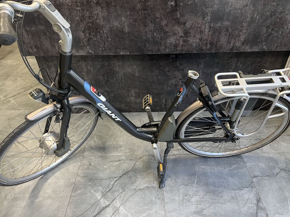 Rower elektryczny GIANT TWIST 24v na 1 baterie sprawny silnik nexus