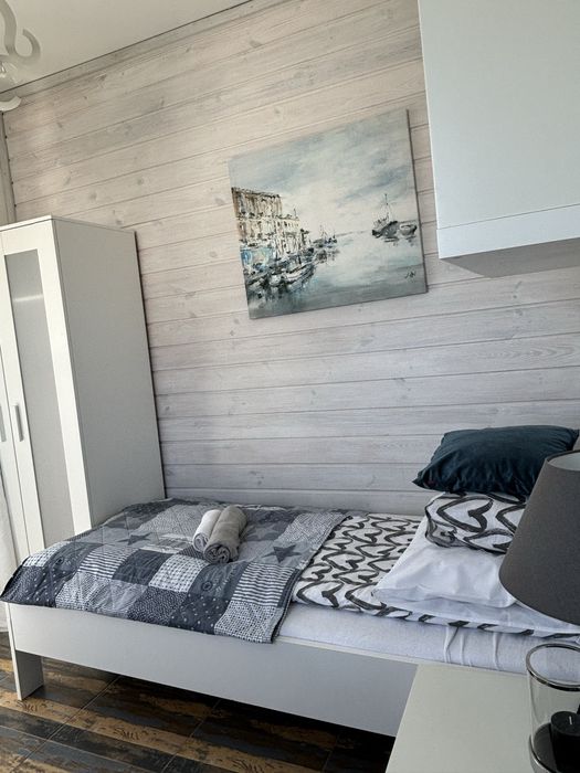 Łóżka z zaglowkiem czarnym 90 cm