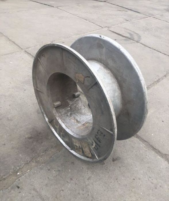 Котушка барабан до кабеля чи троса