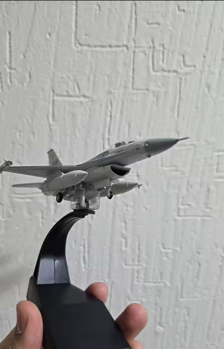 Модель літак АН-225 Мрія та F16C