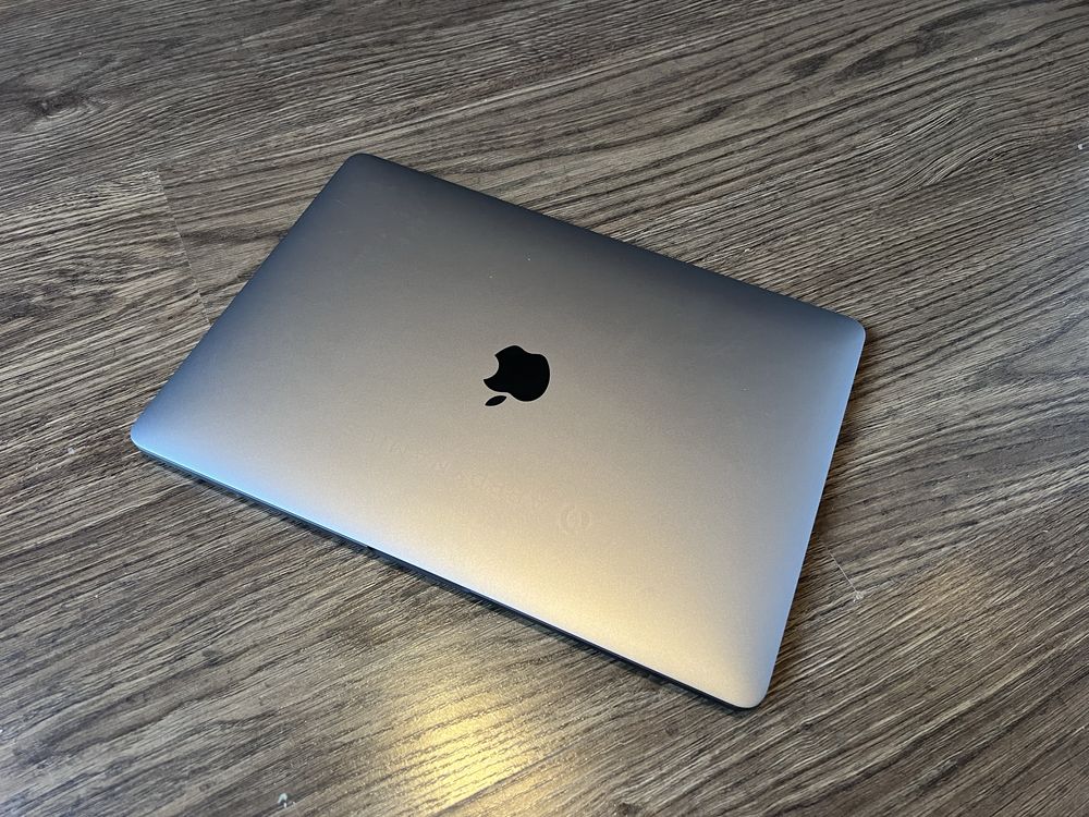 MacBook Pro 13,3” TOUCH BAR TOUCH ID 8/512 GB w PERFEKCYJNYM stanie!