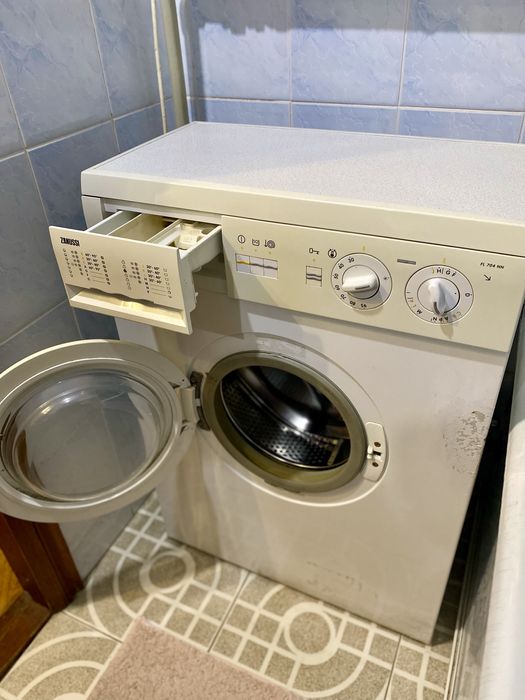 Стиральная машина узкая Зануси Zanussi FL 704 NN-FL 904 NN Занусси