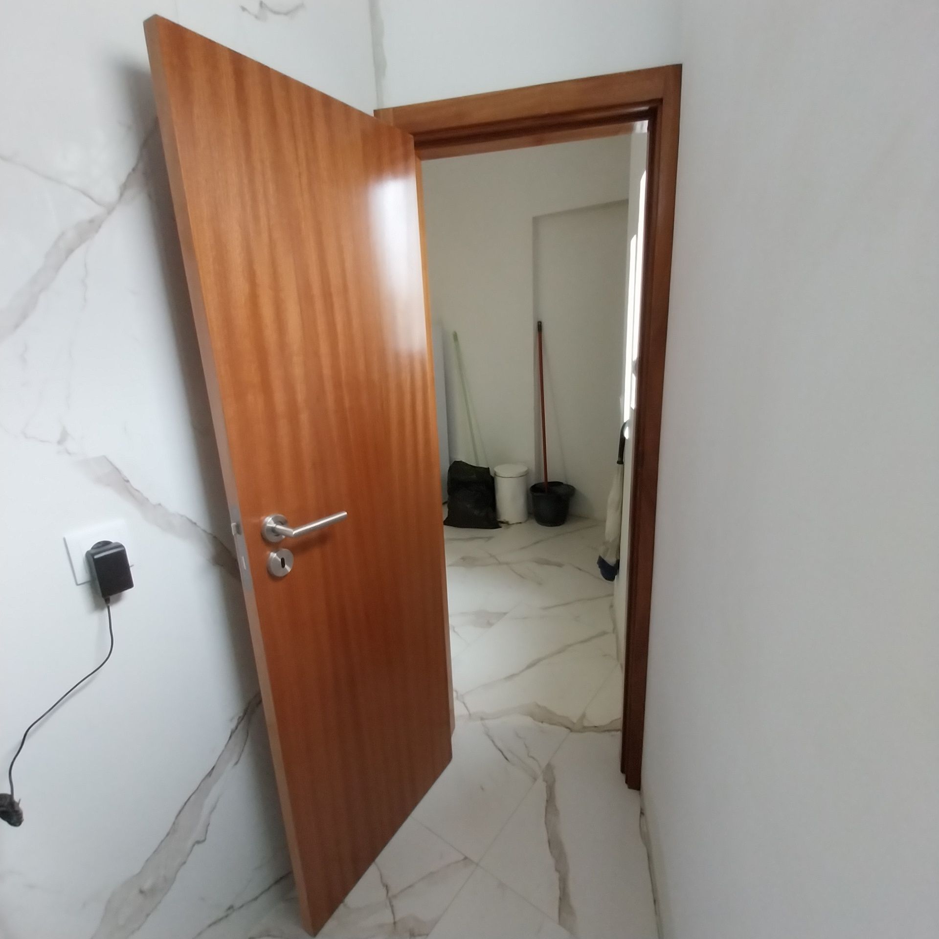 Faço trabalhos de carpintaria, marcenaria e restauros peça orçamento