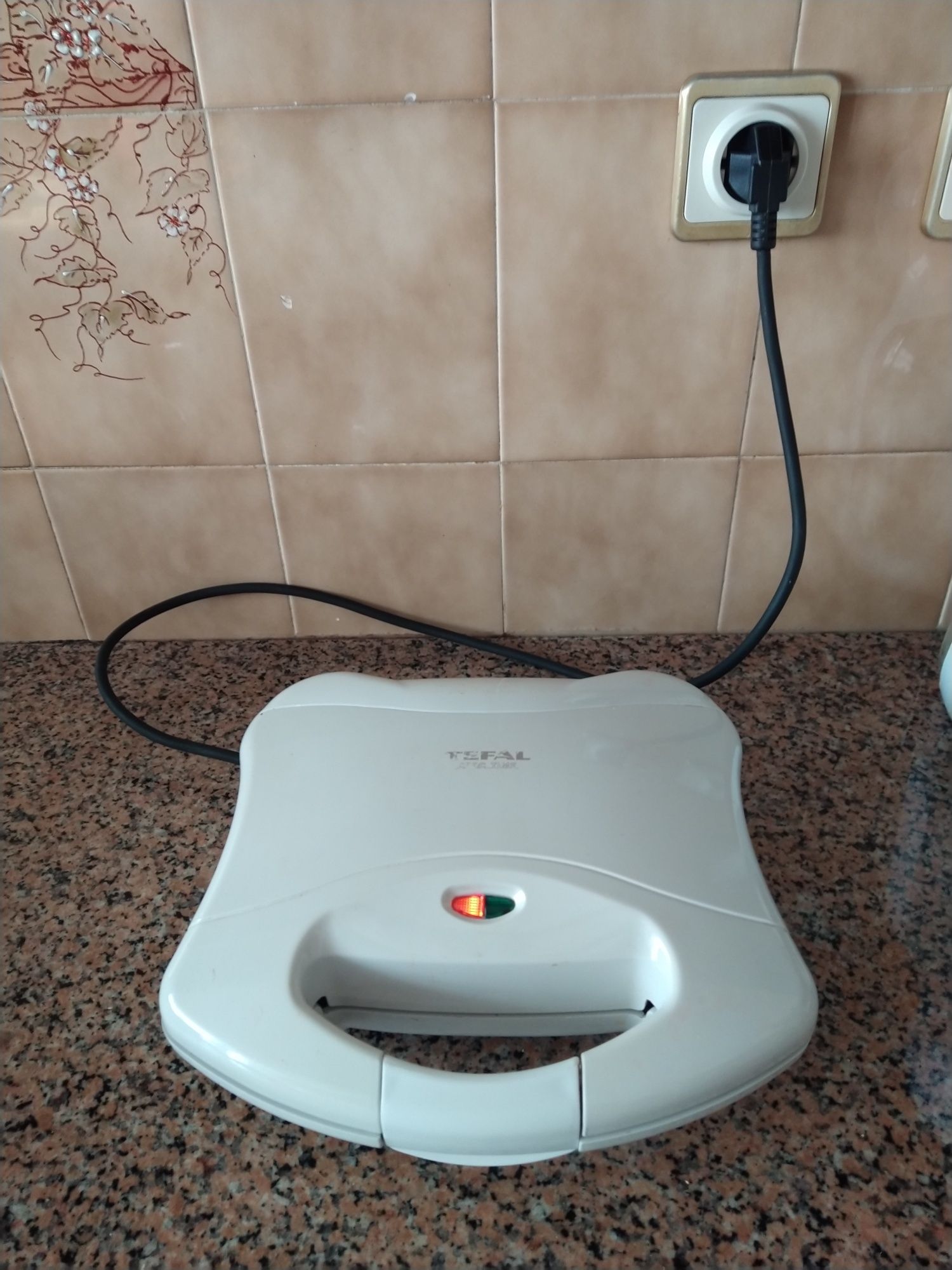 Tostadeira Worten e Tefal.