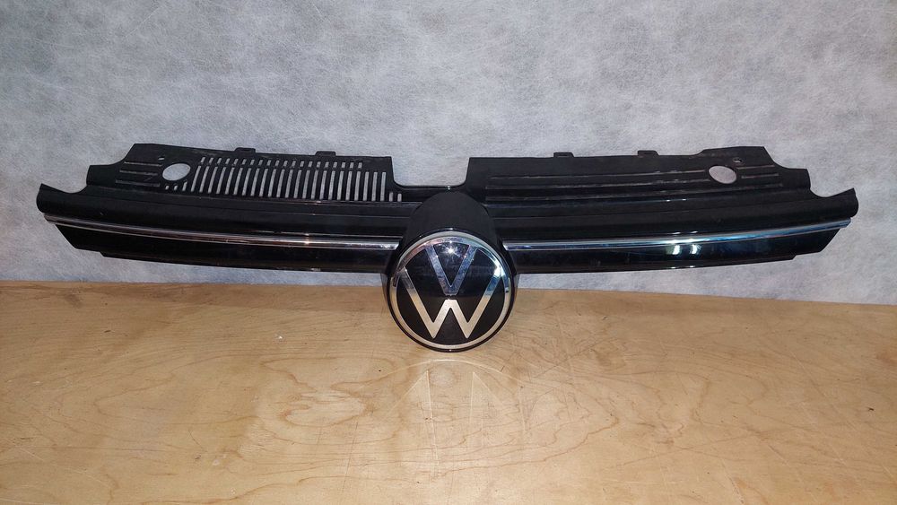 VW Golf 8, 2019- решітка бампера, in00526