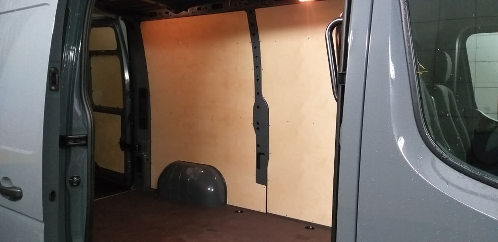 Zabudowa busa, Podłoga antypoślizgowa, sklejki na boki Master, Movano