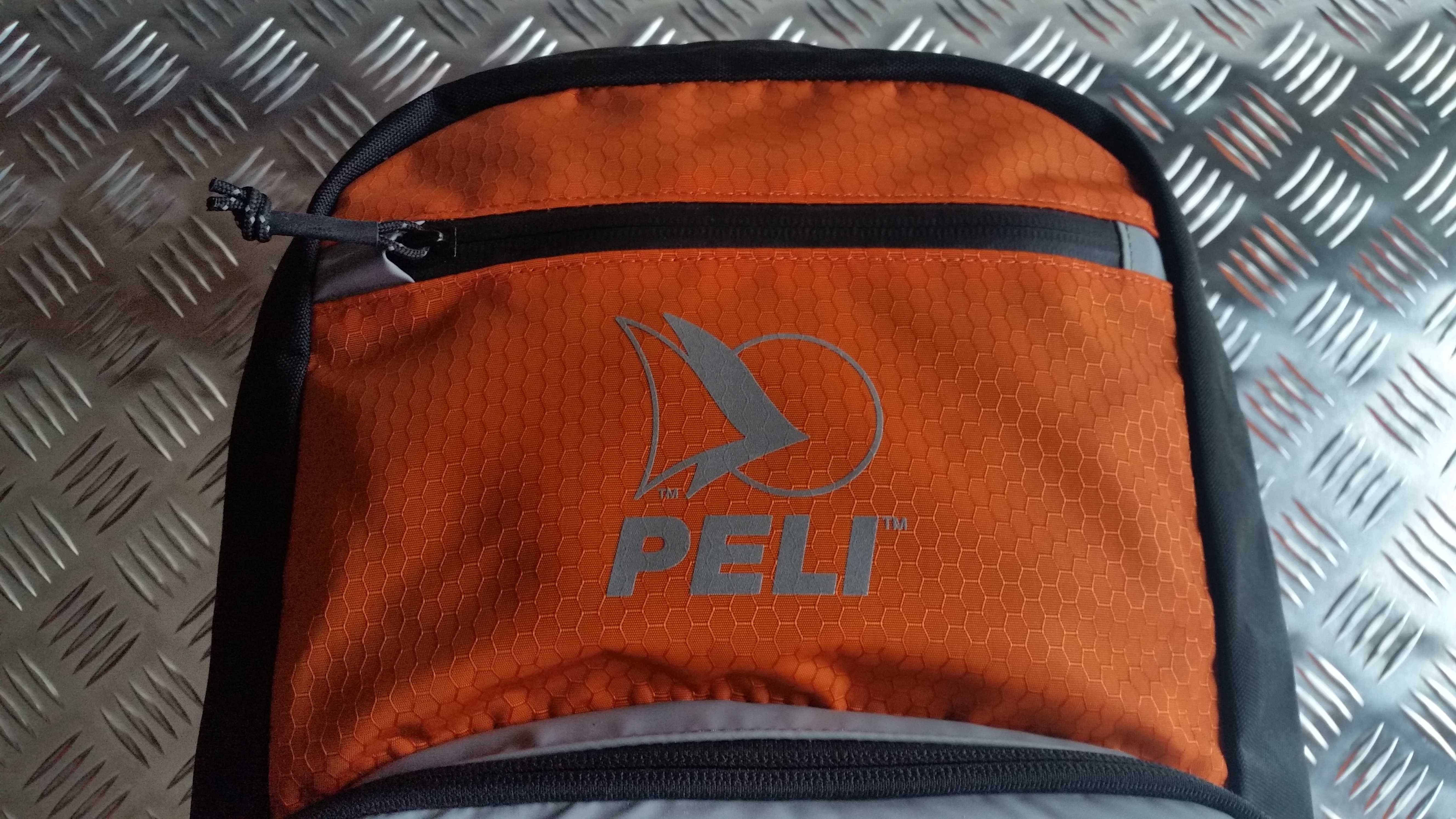 Pelican 1095 Ударостійкий кейс для ноутбука вбудований в рюкзак