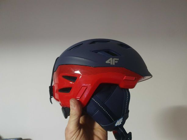 kask narciarski 4f