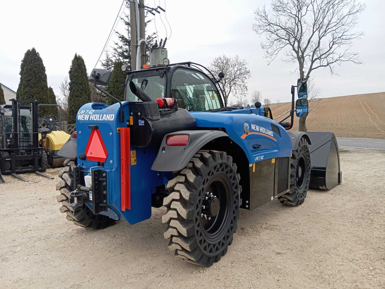 Ładowarka teleskopowa New Holland LM 7,42     ELITE
