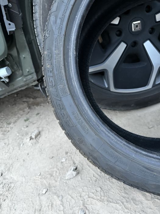 Linglong r18 235/45 Зима стояли на Tesla 3