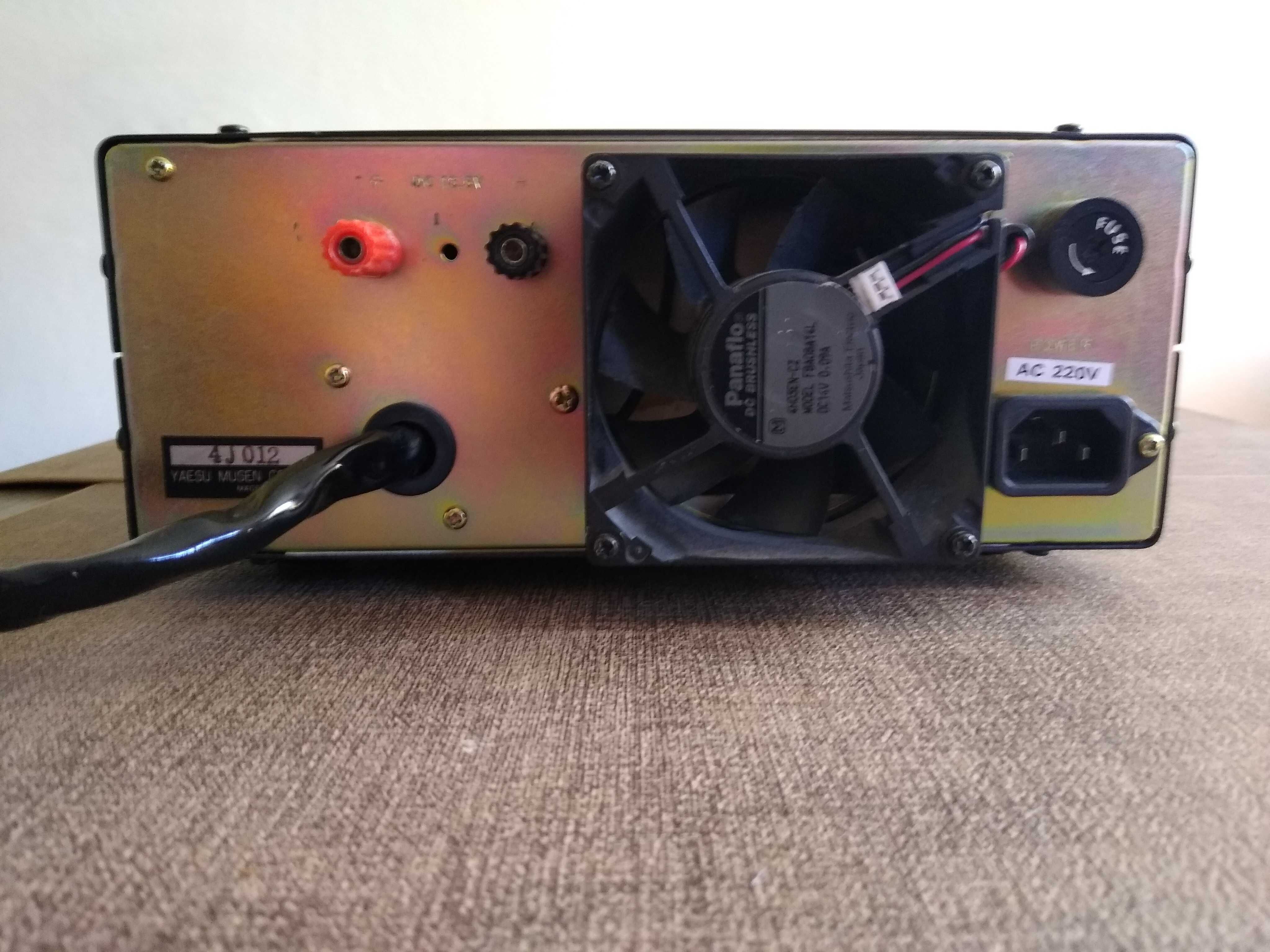 Zasilacz z głośnikiem Yaesu FP-800