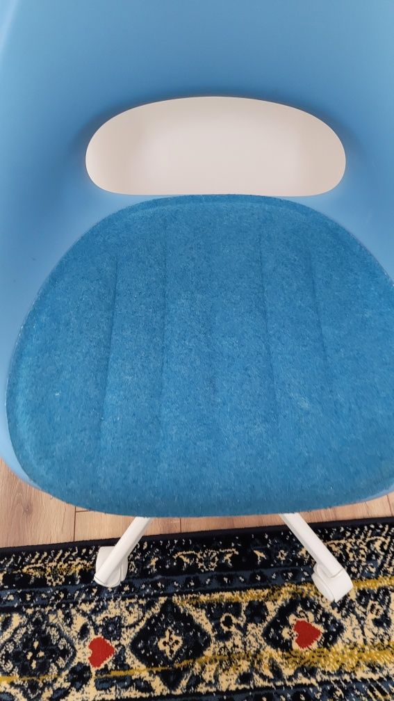 Krzesło biurowe do biurka dla dzieci Ikea plus podstawka