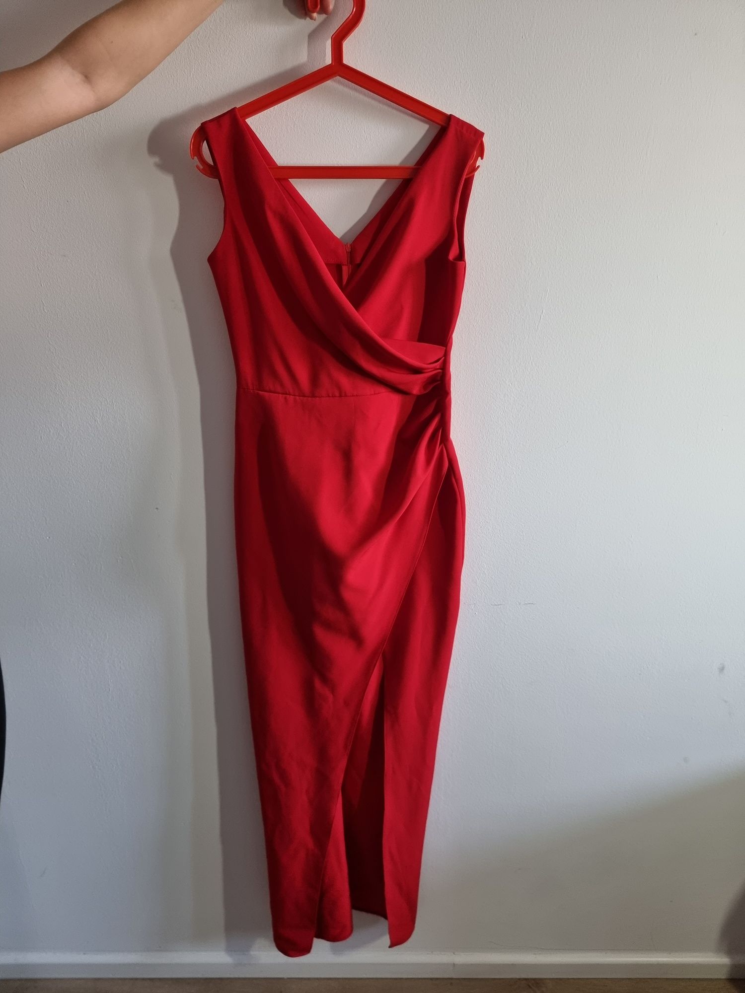 Czerwona sukienka maxi S z rozcięciem