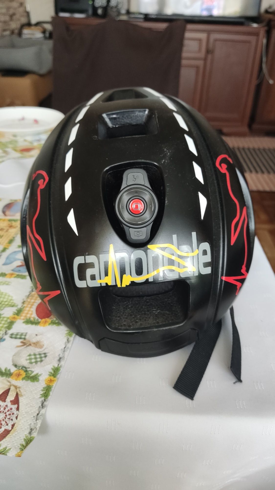 Wielkanoc.  #Kask rowerowy z systemem głośno mówiącym.