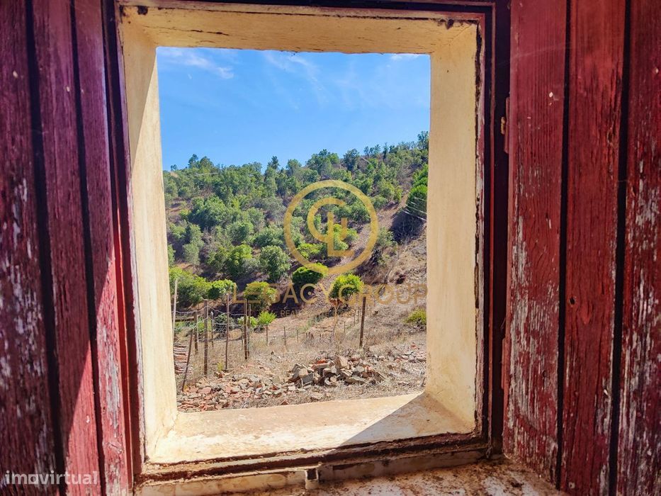 Quinta de 15 ha com habitação de 112m2 em São Martinho das Amoreiras