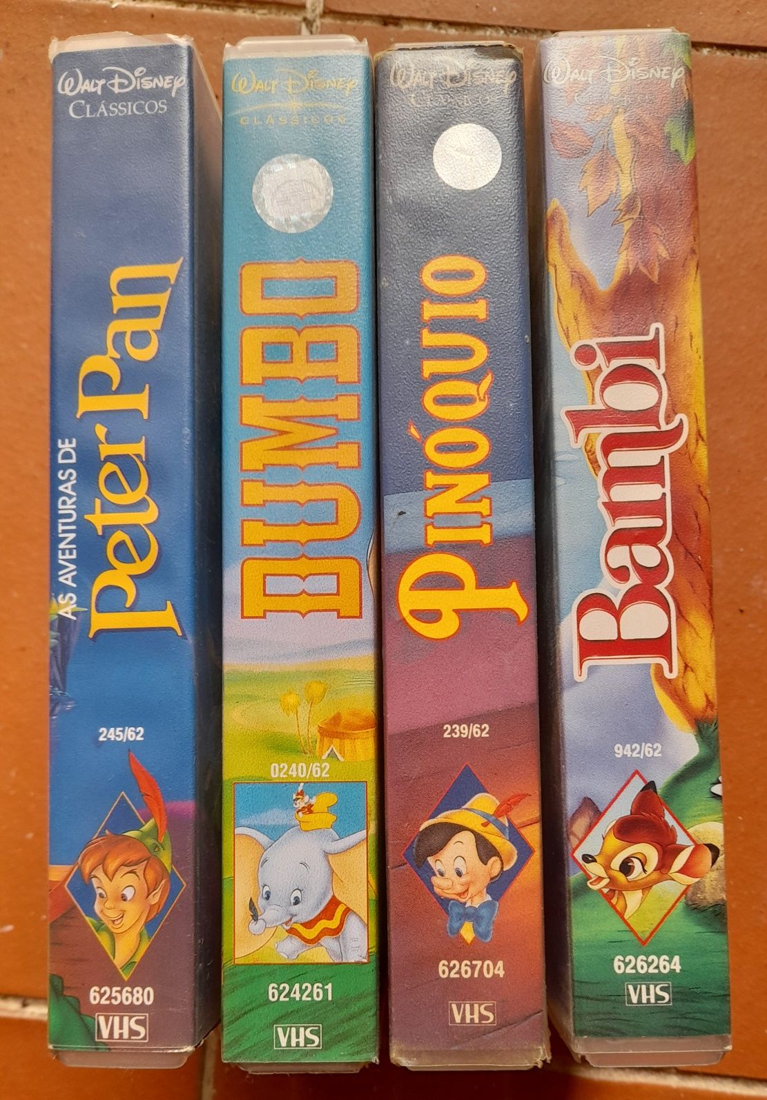 4 Classicos VHS Disney: Dumbo; Bambi; Peter Pan e Pinoquio