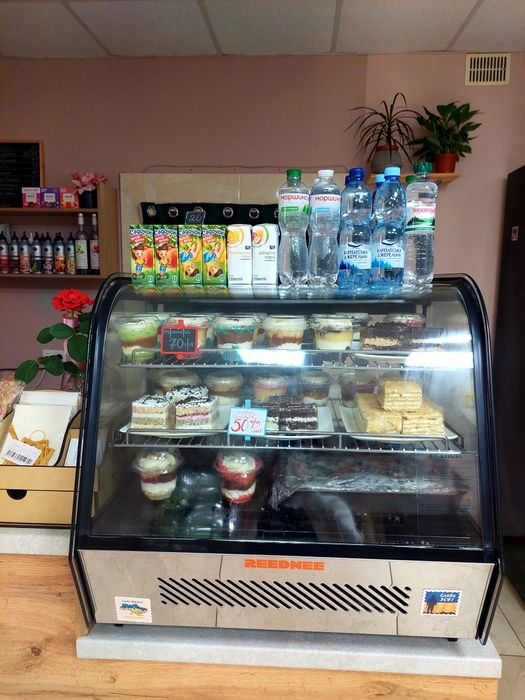 Кондитерська вітрина, вітрина для кав'ярні