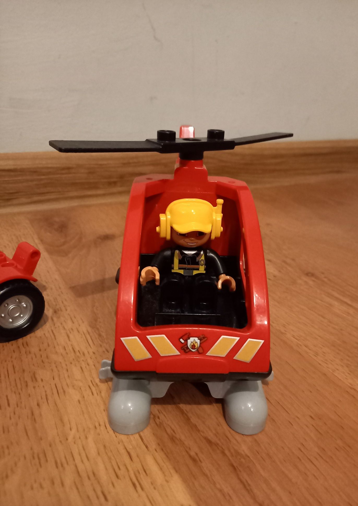 Lego duplo straż pożarna helikopter i autko