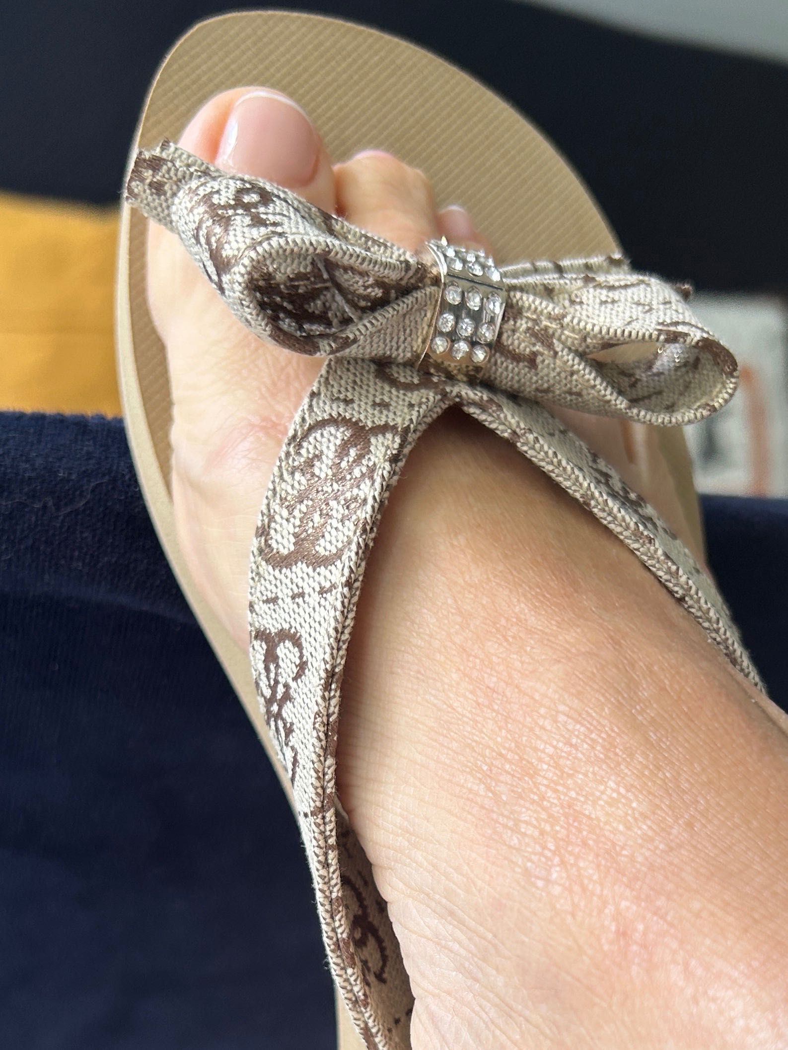 Guess klapki roz 38