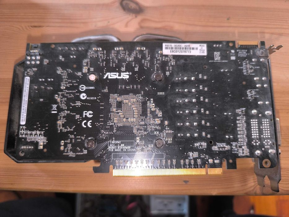 ASUS Radeon R9 270X 2GB