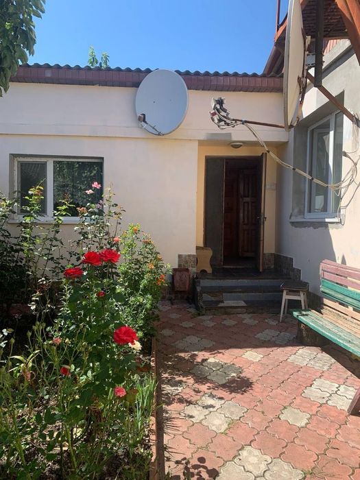 Оренда частини Будинку 5500 гр оплата за один місяць. Дві кімнати.  Ра