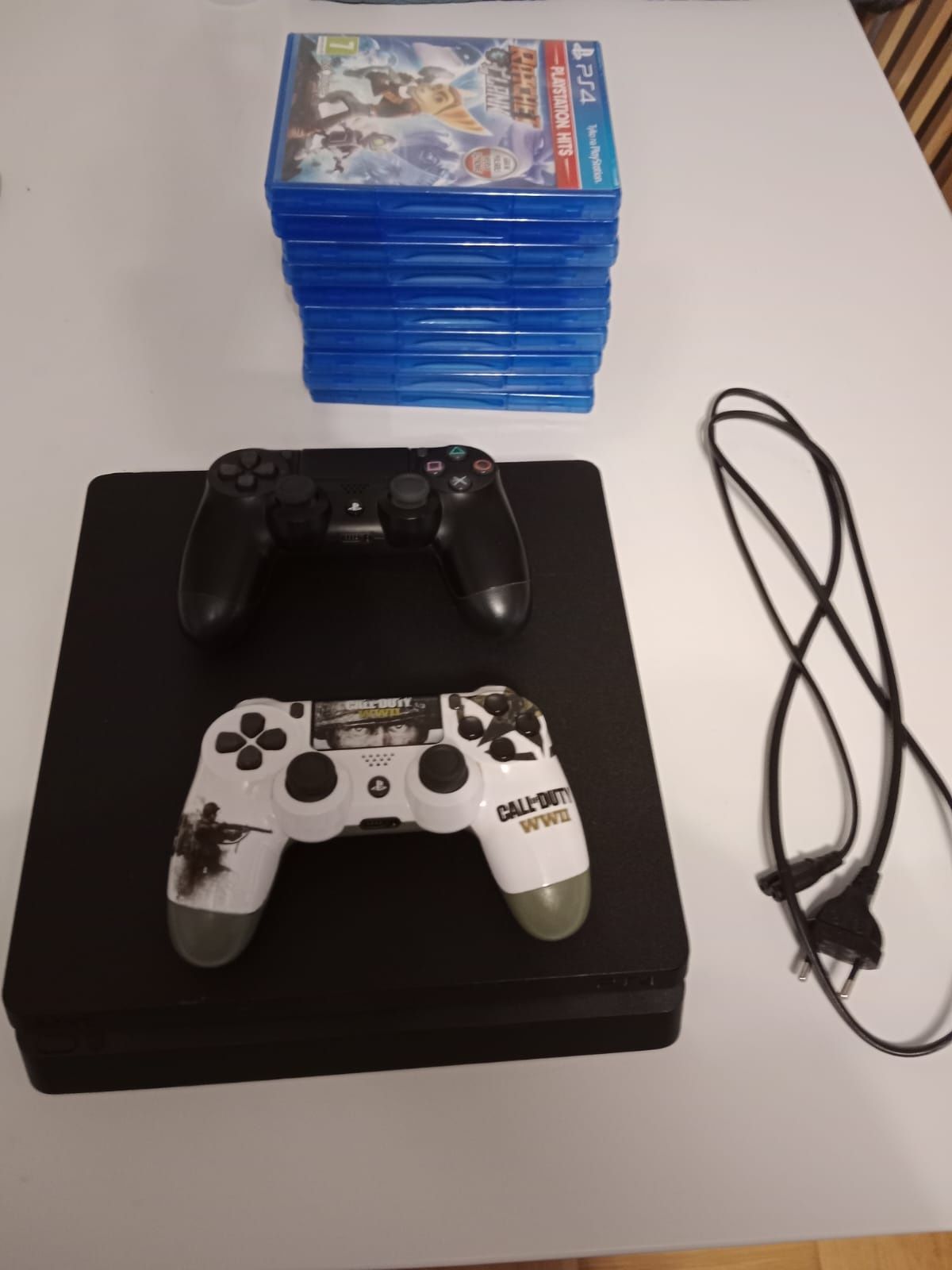 Konsola PS4 Slim 1TB +2 pady+12 gier