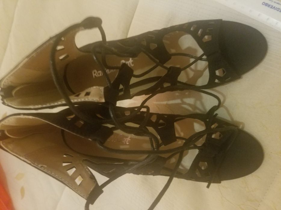 Sandálias femininas. Novas.