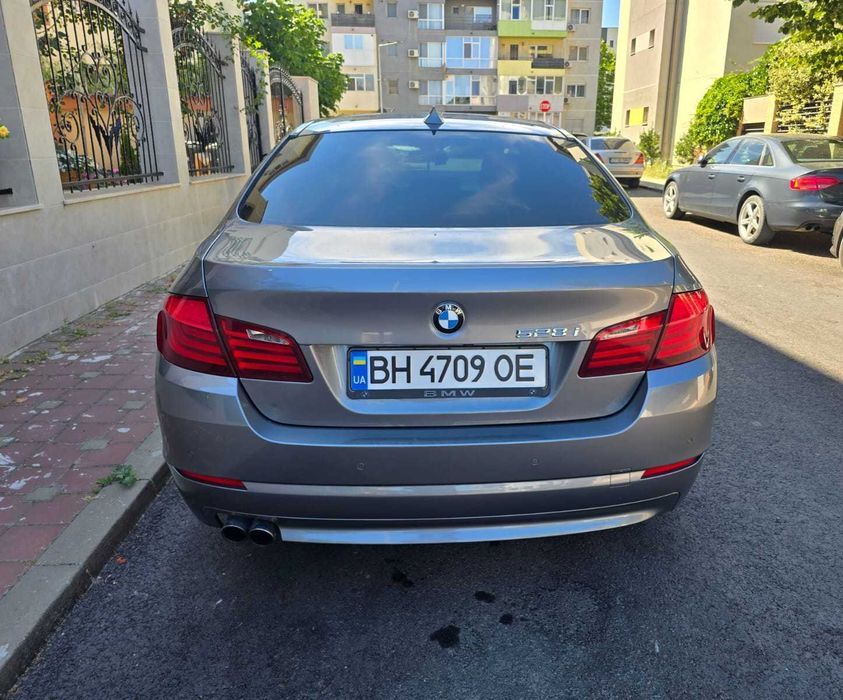 Bmw 528i f10 2011год