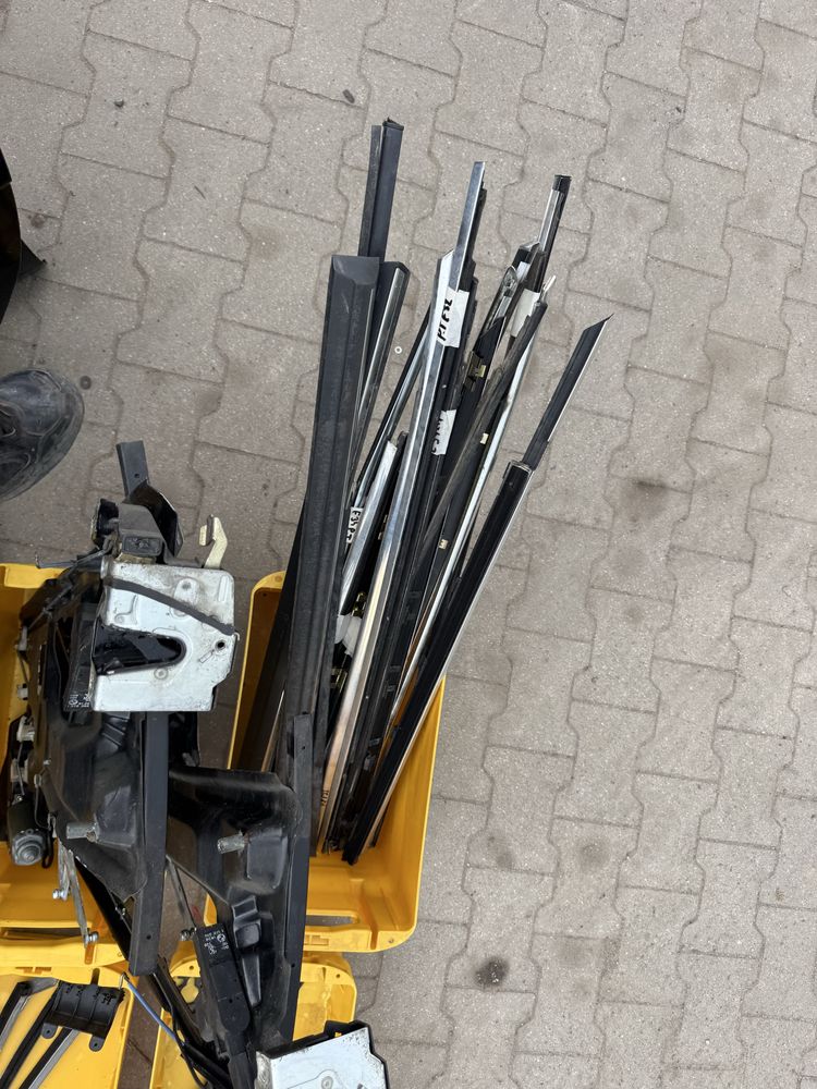 klamki Listwy uszczelki drzwi klamka podnosnik  BMW E34 E32 rarytas