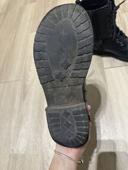 Kozaki botki trzewiki wiązane czarne za kostkę suwak