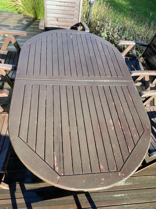 Stół + 6 krzeseł drewnianych + zestaw poduszek – używane