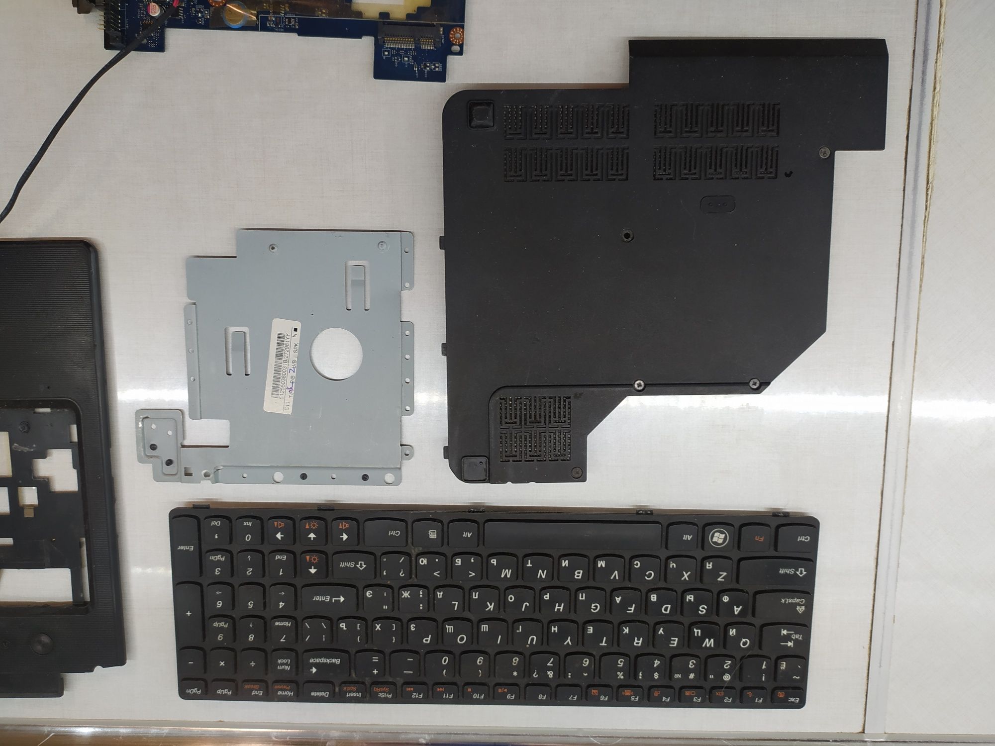 Ноутбук Lenovo G575 подетально