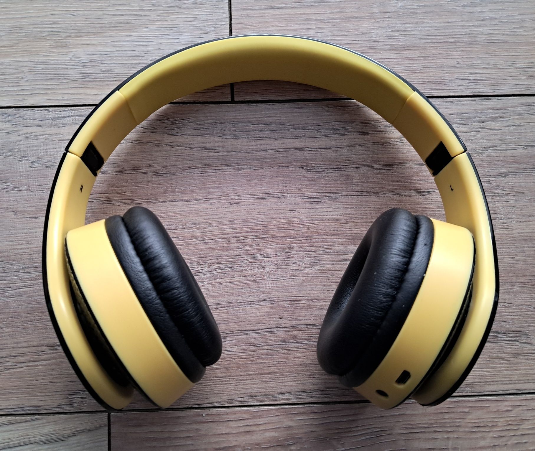Sprzedam słuchawki bluetooth.